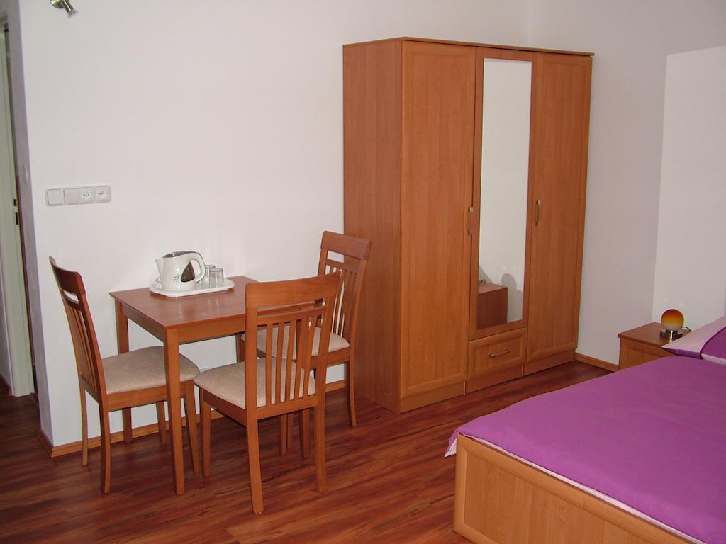 Penzion Rafael Poděbrady Kamer foto